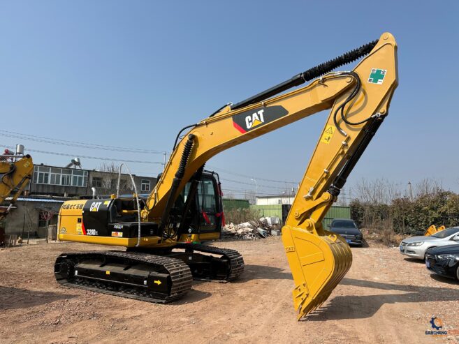 CAT 320D2L crawler excavator
