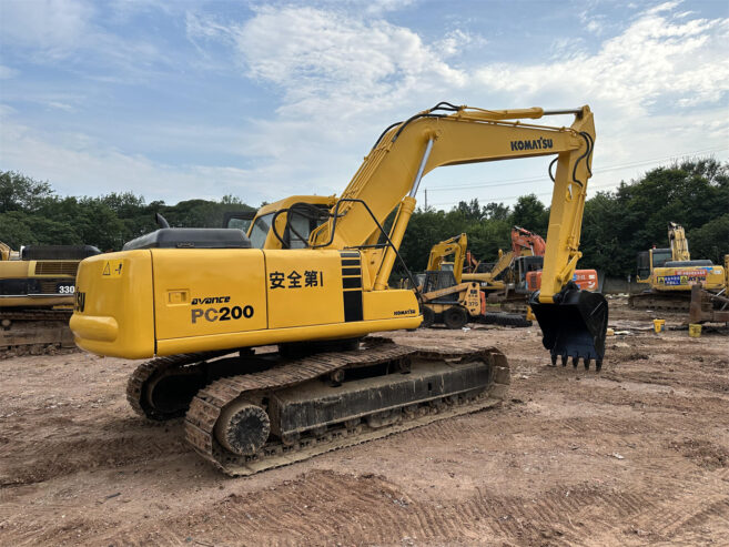 Used Komatsu PC200-6 crawler excavator