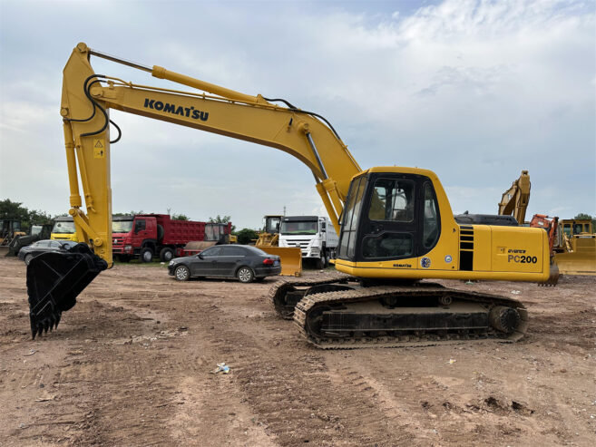 Used Komatsu PC200-6 crawler excavator
