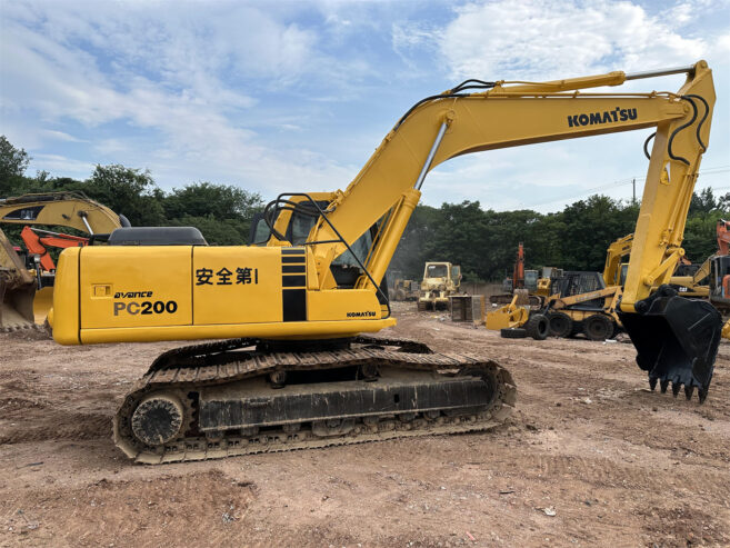 Used Komatsu PC200-6 crawler excavator