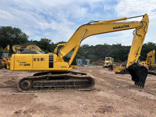 Used Komatsu PC200-6 crawler excavator