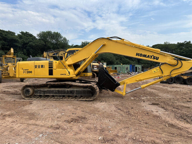 Used Komatsu PC200-6 crawler excavator