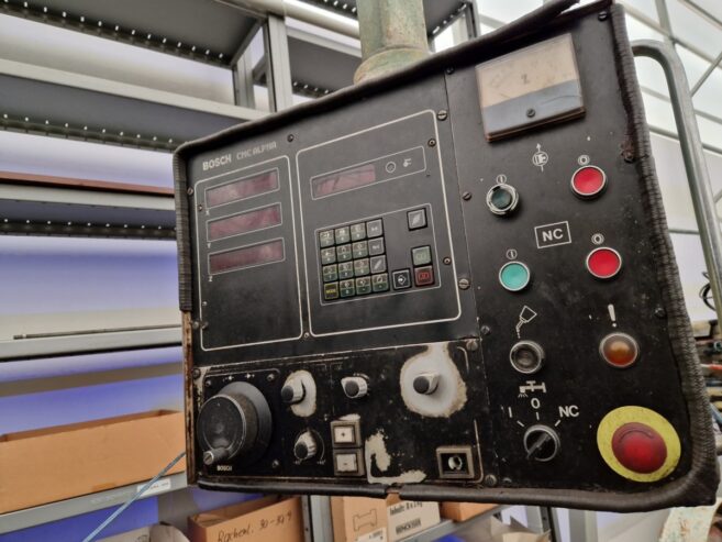 Universal Milling and Boring Machine