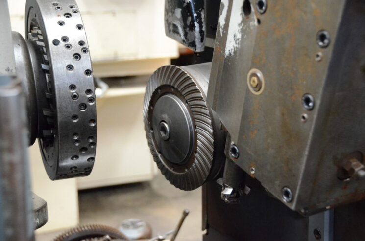 Spiral Bevel Gear Cutting Machine