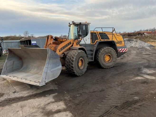 Liebherr L586 Wheel Loader – 2011