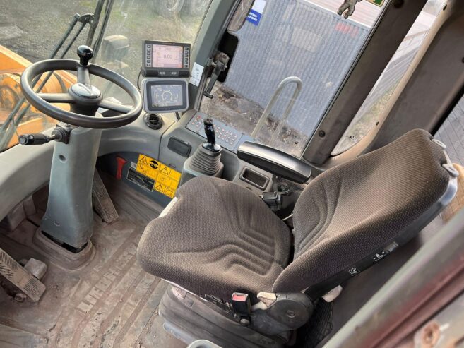 Liebherr L586 Wheel Loader – 2011