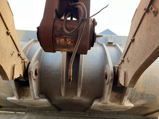 Liebherr L586 Wheel Loader – 2011