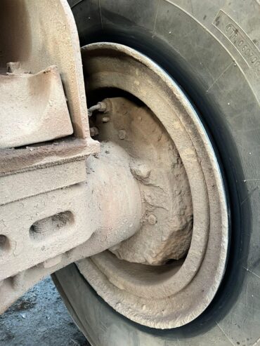 Liebherr L586 Wheel Loader – 2011
