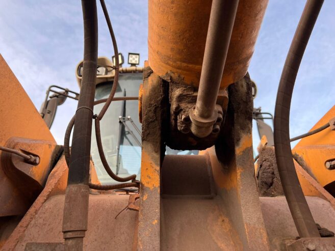 Liebherr L586 Wheel Loader – 2011
