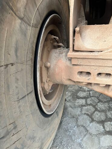 Liebherr L586 Wheel Loader – 2011