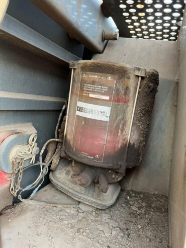 Liebherr L586 Wheel Loader – 2011