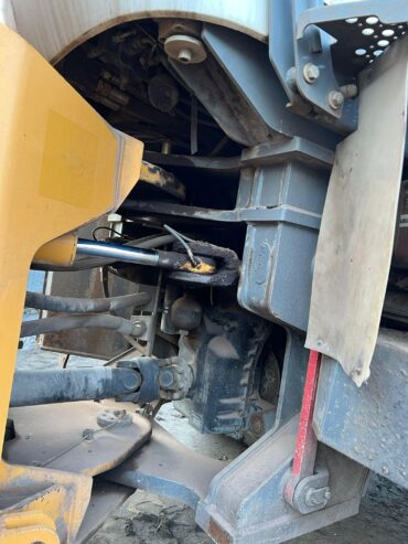 Liebherr L586 Wheel Loader – 2011