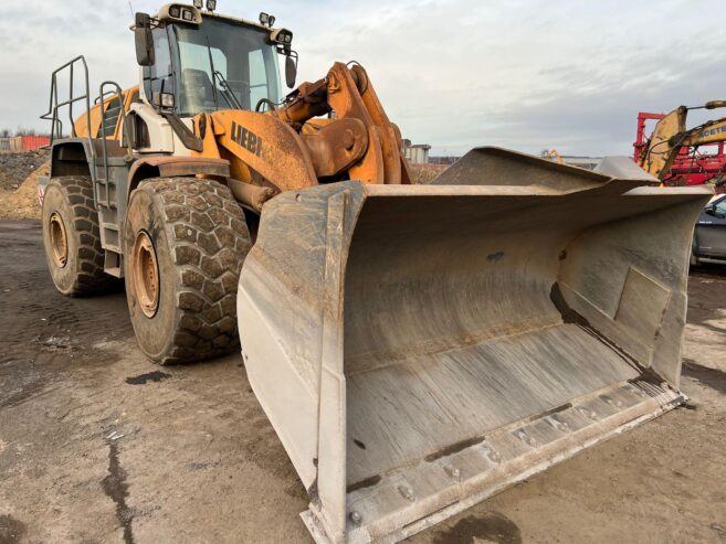 Liebherr L586 Wheel Loader – 2011