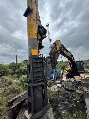 Caterpillar 374DL Demolition Rig – 2010