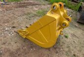 CAT 320CL crawler excavator with hammer