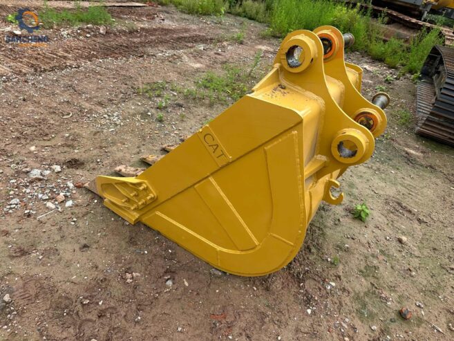 CAT 320CL crawler excavator with hammer